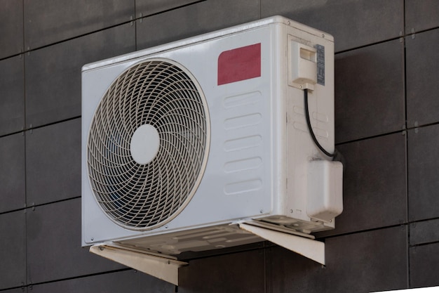 Externe condensatie-eenheid van de airconditioning unit