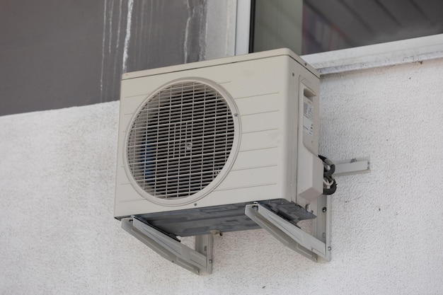 Externe condensatie-eenheid van de airconditioning unit