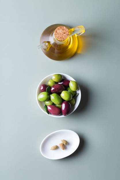Extra vierge olijfolie op een tafel