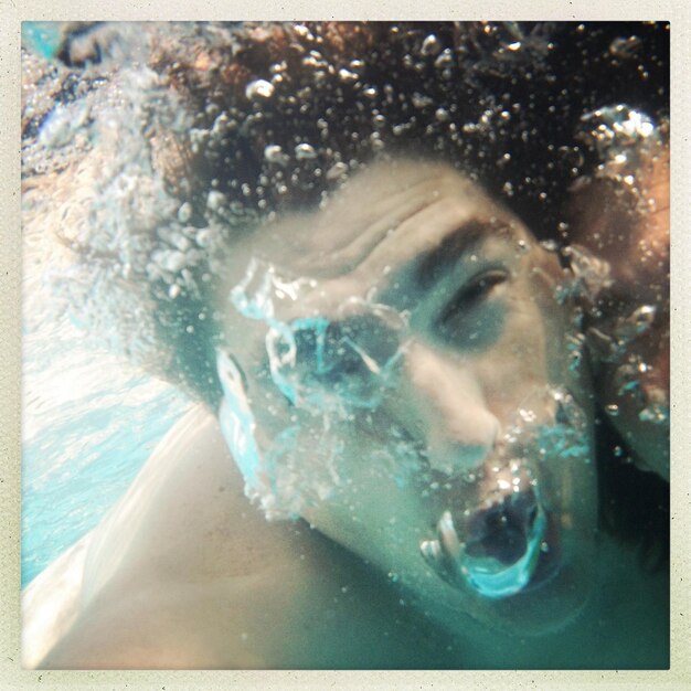 Photo extreme close up of young man underwater