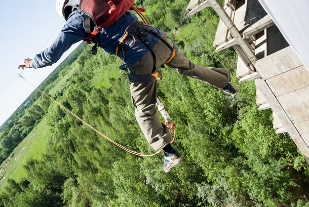 Sport estremi di ropejumping