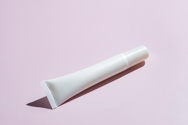 Foto tubo per base oculare con correttore per fondotinta in crema su sfondo rosa accessorio cosmetico per l'igiene femminile per la cura della pelle spazio di copia