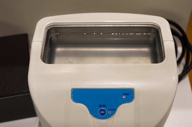 Eyeglass washer