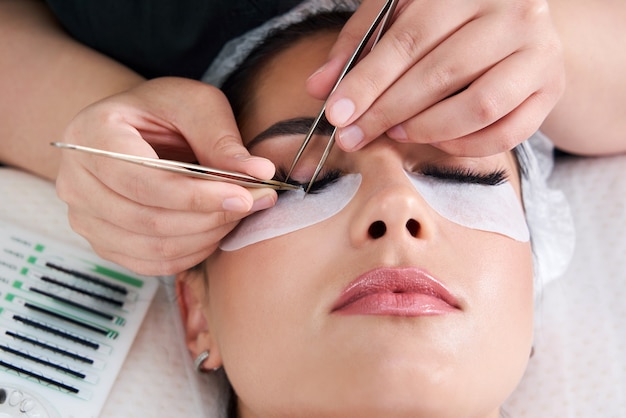 Photo eyelash extension procedure woman eye with long eyelashes