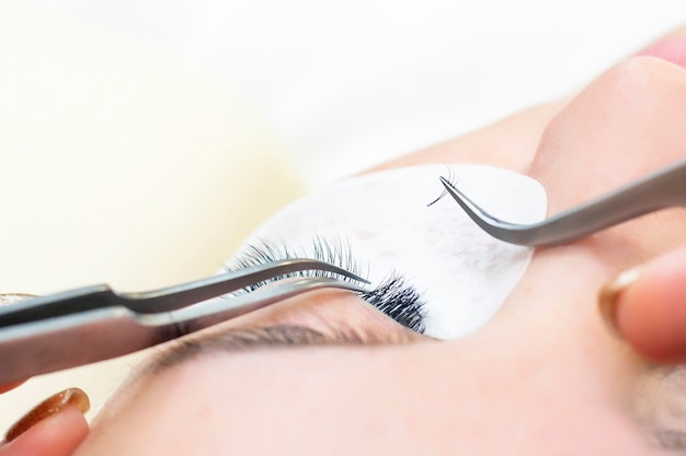 Eyelash extensions procedure