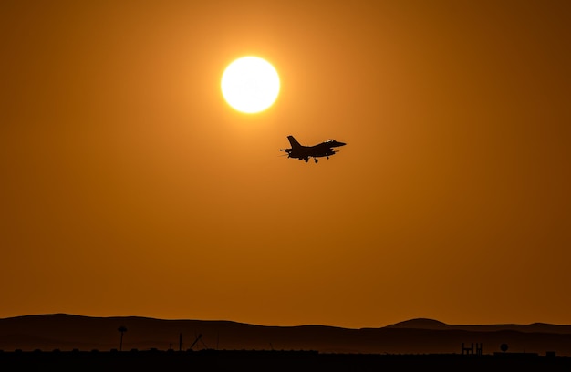 F-16 Fighting Falcon-zonsondergang