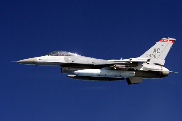 f-16 fighting falcon