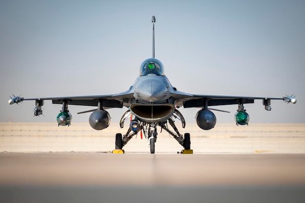 Foto f16's integreren met coalitiepartners in auab-oefening