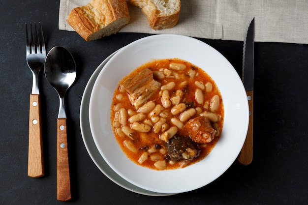 Fabada Asturiana, gekookte bonen.