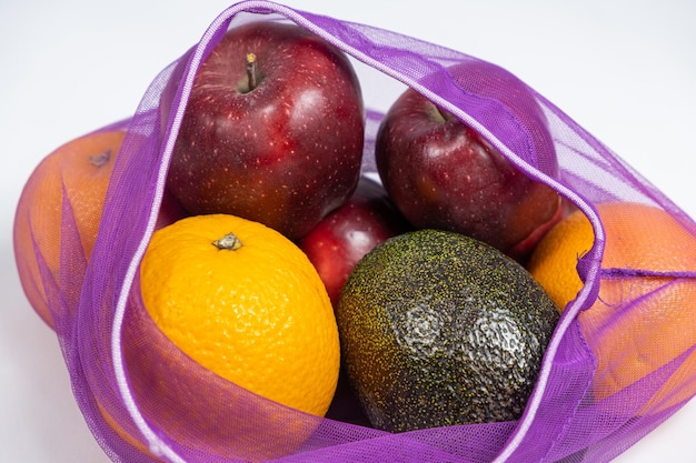 Photo fabric mesh for fruits and vegetables on a white background a reusable alternative to plastic bags