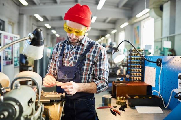 Fabrieksarbeider montage mechanisme