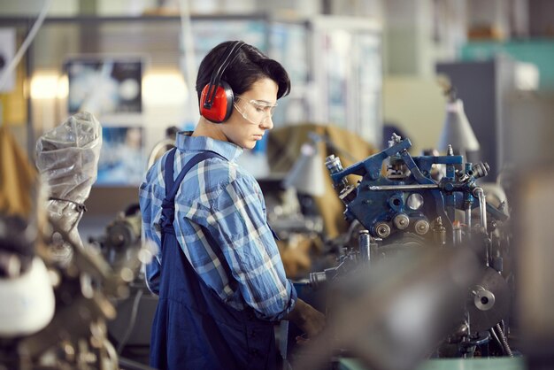 Fabrieksmachine onderzoeken