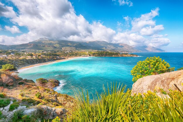 Photo fabulous seascape of guidaloca beach near castellammare del golfo