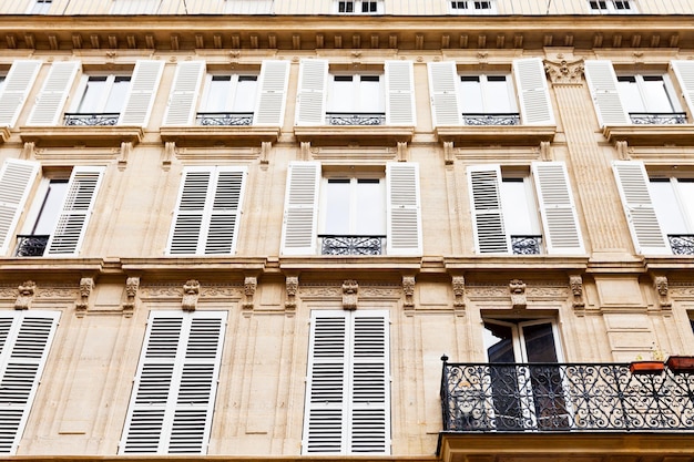 Facacade of urban house in Paris