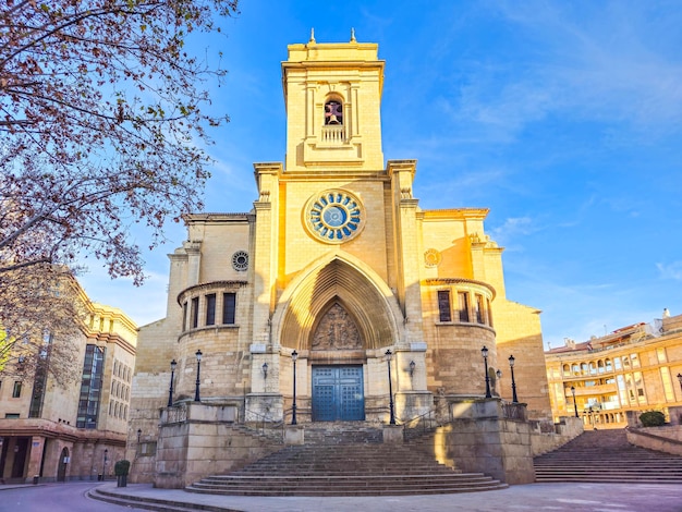 Foto facciata della cattedrale di albacete