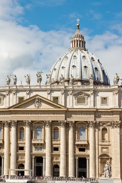 Facciata della basilica di san pietro, vaticano, roma