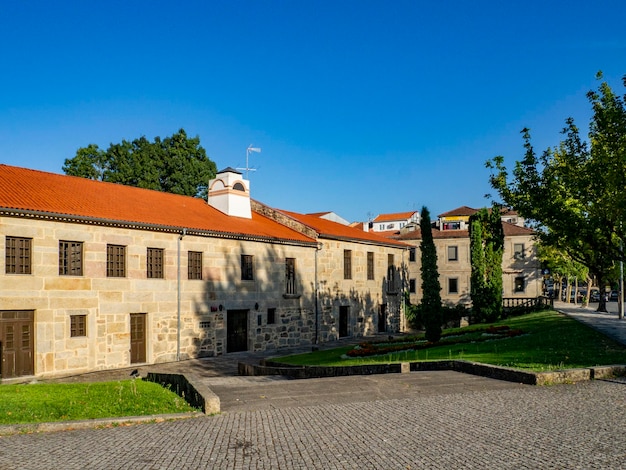 Фасад музея Casa da Ribeira в центре города Визеу