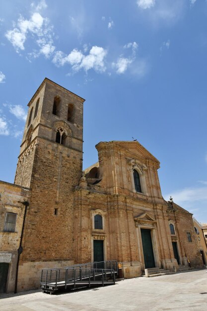 Photo the facade of a cathedral of irsina in basilicata italy