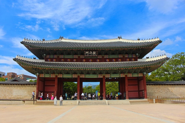 Photo facade of gate against sky