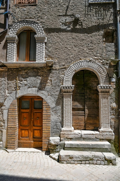 Photo the facade of an old house in carpineto romano a medieval town in the lazio italy