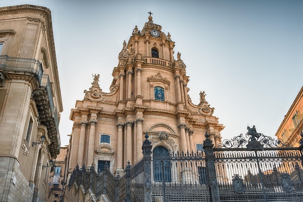 Photo facade of saint george cathedral in ragusa sicily italy