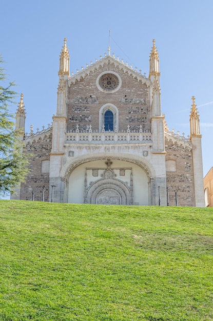 Photo facade of the saint jerome the royal church in madrid spain