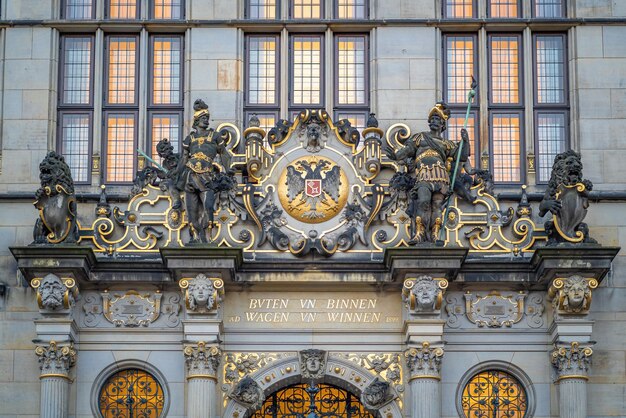 Foto facade van het schuttinggebouw op het marktplein bremen kamer van koophandel bremen duitsland