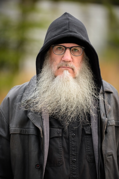 Photo face of mature bearded hipster man with eyeglasses