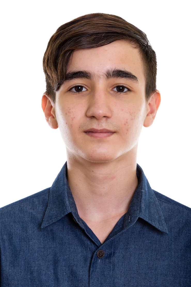 Photo 젊은 잘 생긴 페르시아 십 대 소년의 얼굴