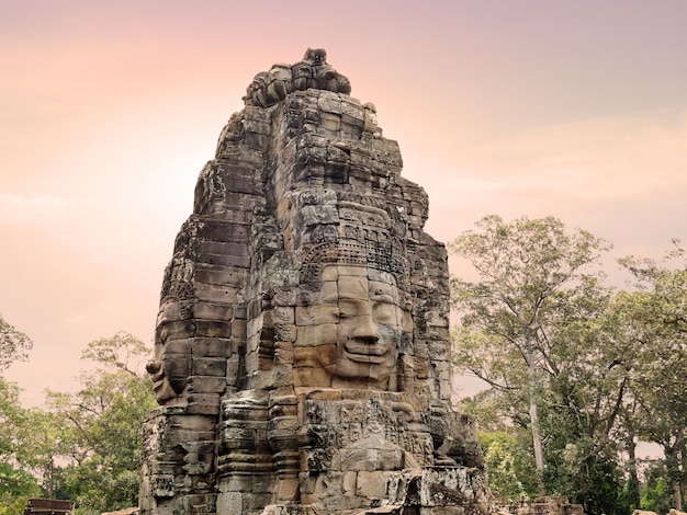 Volti del tempio di bayon.