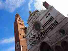 Photo fachade of santa maria assunta in cremona main square duomo italy cathedral