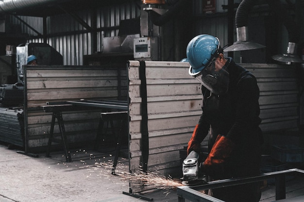 Foto personale e produzione di saldatura in fabbrica