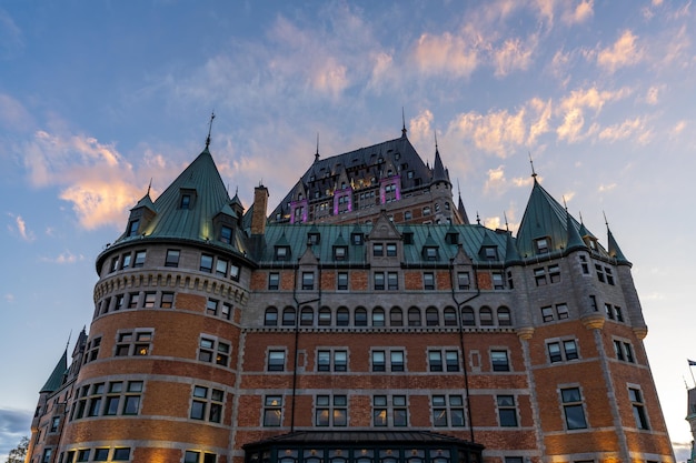 Fairmont le chateau frontenac vista tramonto quebec city old town nel crepuscolo autunnale