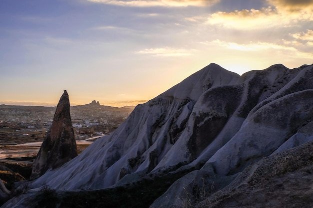 Camino delle fate e la montagna in cappadocia goreme turchia