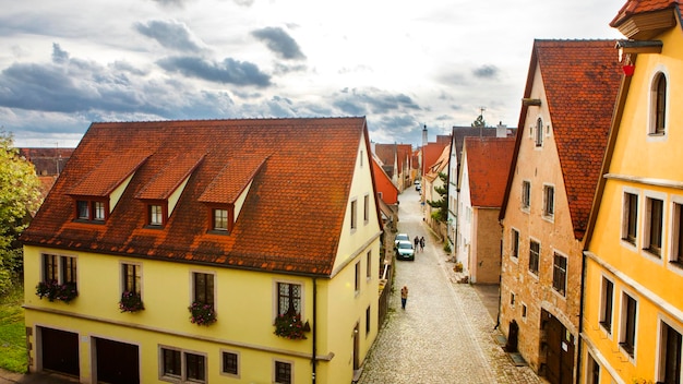 La città fiabesca di rothenburg in baviera, germania si affaccia sugli edifici e sulle strade della città