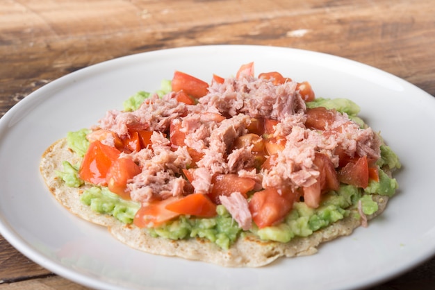 Fajita  with avocado, tomato and tuna