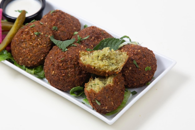 Foto falafel vegan middle east cibo libanese con menta fresca