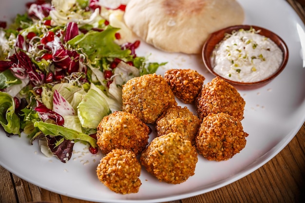 Falafel gefrituurde balletjes