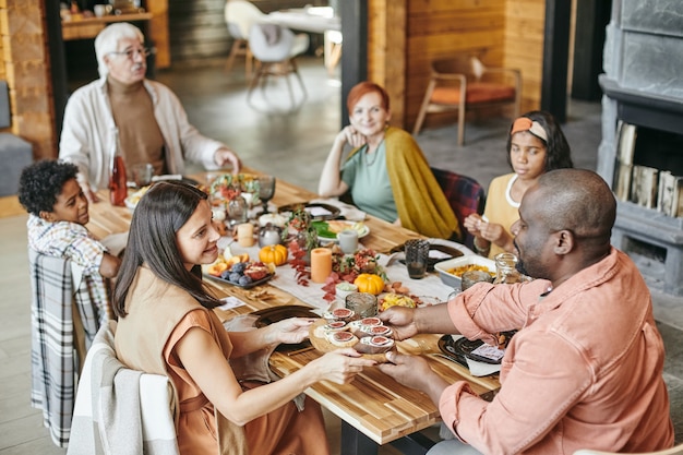 Familie aan het eten