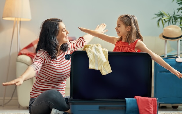 Familie bereidt zich voor op de reis