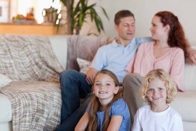 Familie die van hun tijd samen geniet