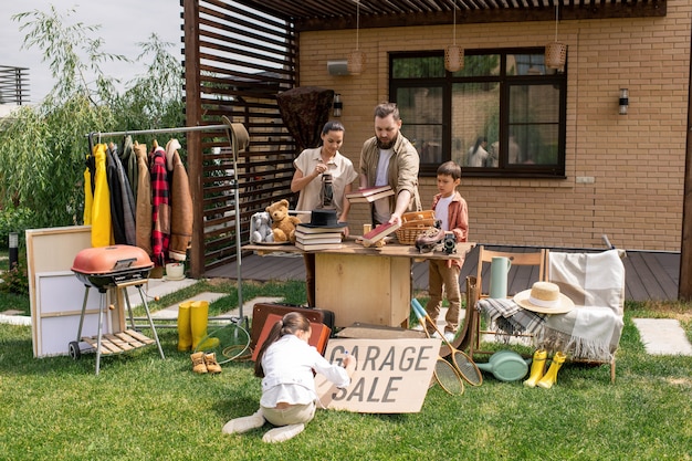 Familie garage sale voorbereiden