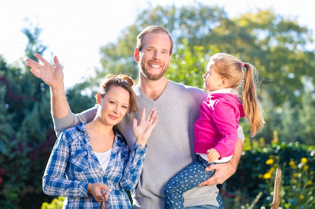 Familie in de tuin