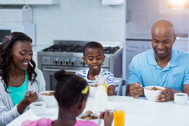 Familie ontbijten