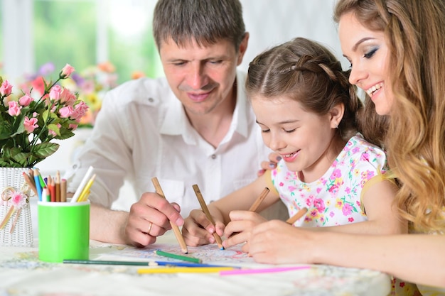 Familie tekenen samen