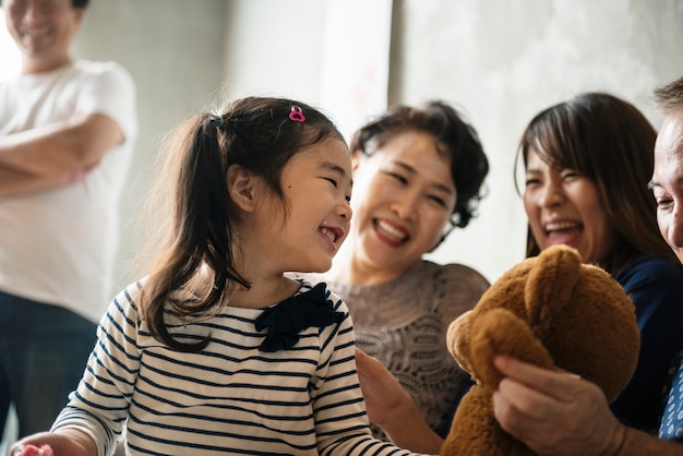 Familie tijd samen thuis doorbrengen