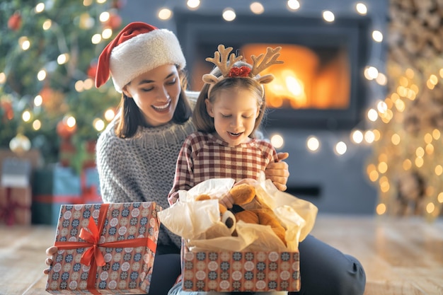 Familie vieren Kerstmis