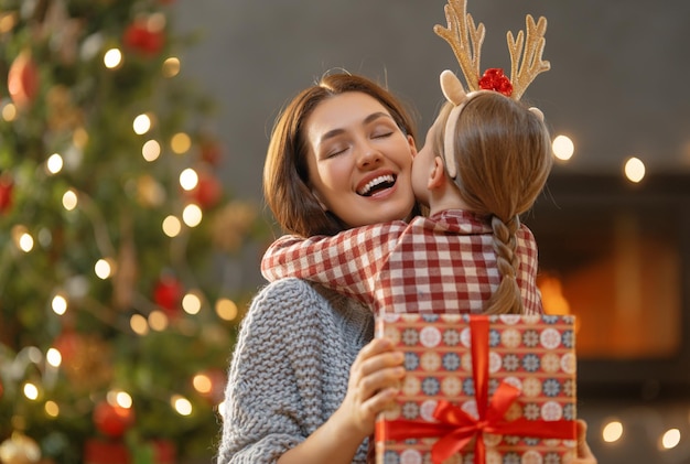 Familie vieren Kerstmis