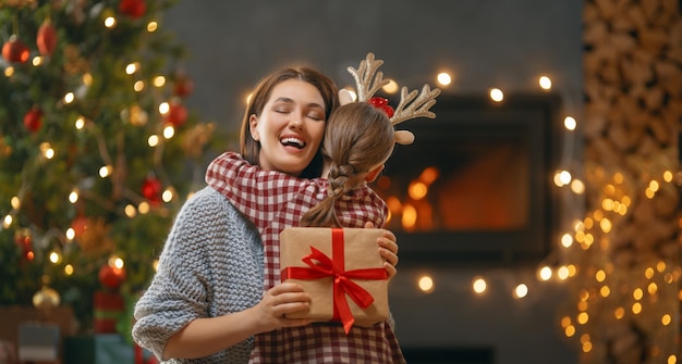 Familie vieren Kerstmis