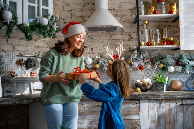 Familie vieren Kerstmis